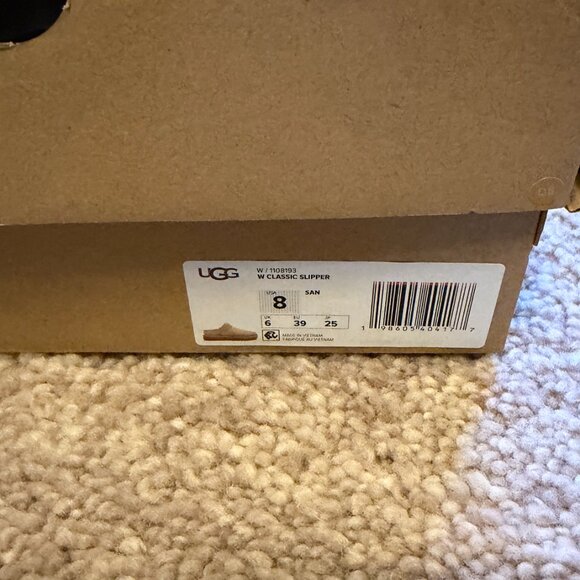 NIB UGG Classic Slipper Size 8 - Picture 3 of 4